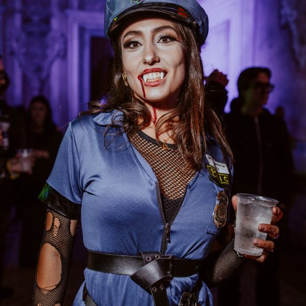 ragazza-polizziotta-castello-san-giorgio-canavese-halloween-torino-2025.jpg